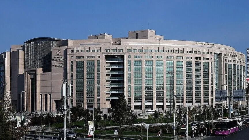 Ahbap Derneğine ilişkin suç örgütü soruşturmasında gözaltına alınan 45 şüpheli adliyede