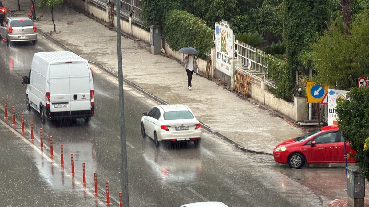Antalya'da sağanak etkili oluyor