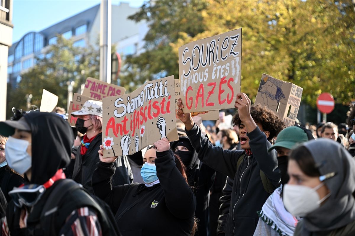 Brüksel'de eğitim politikaları yüzlerce genç tarafından bir kez daha protesto edildi