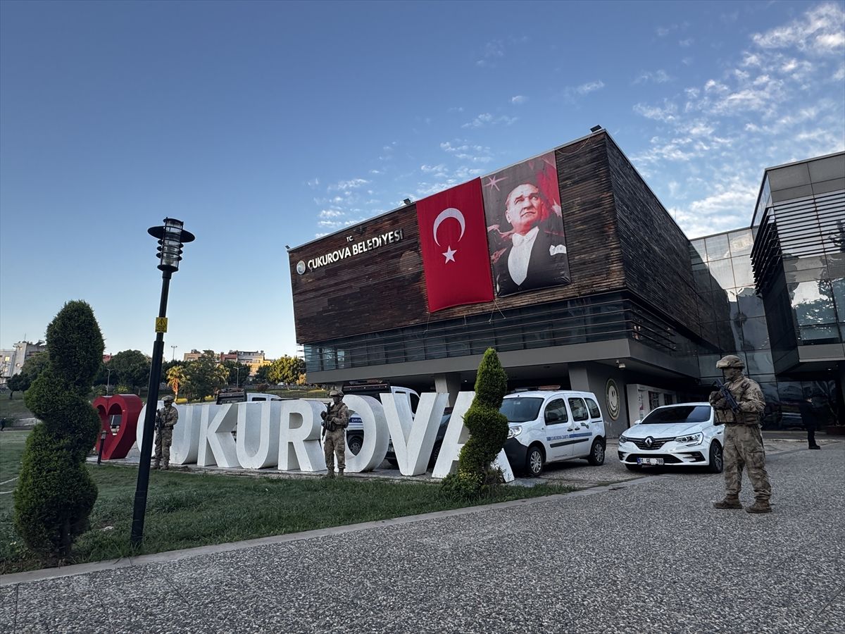 Çukurova Belediyesindeki usulsüzlüklere yönelik operasyonda 44 kişi gözaltında