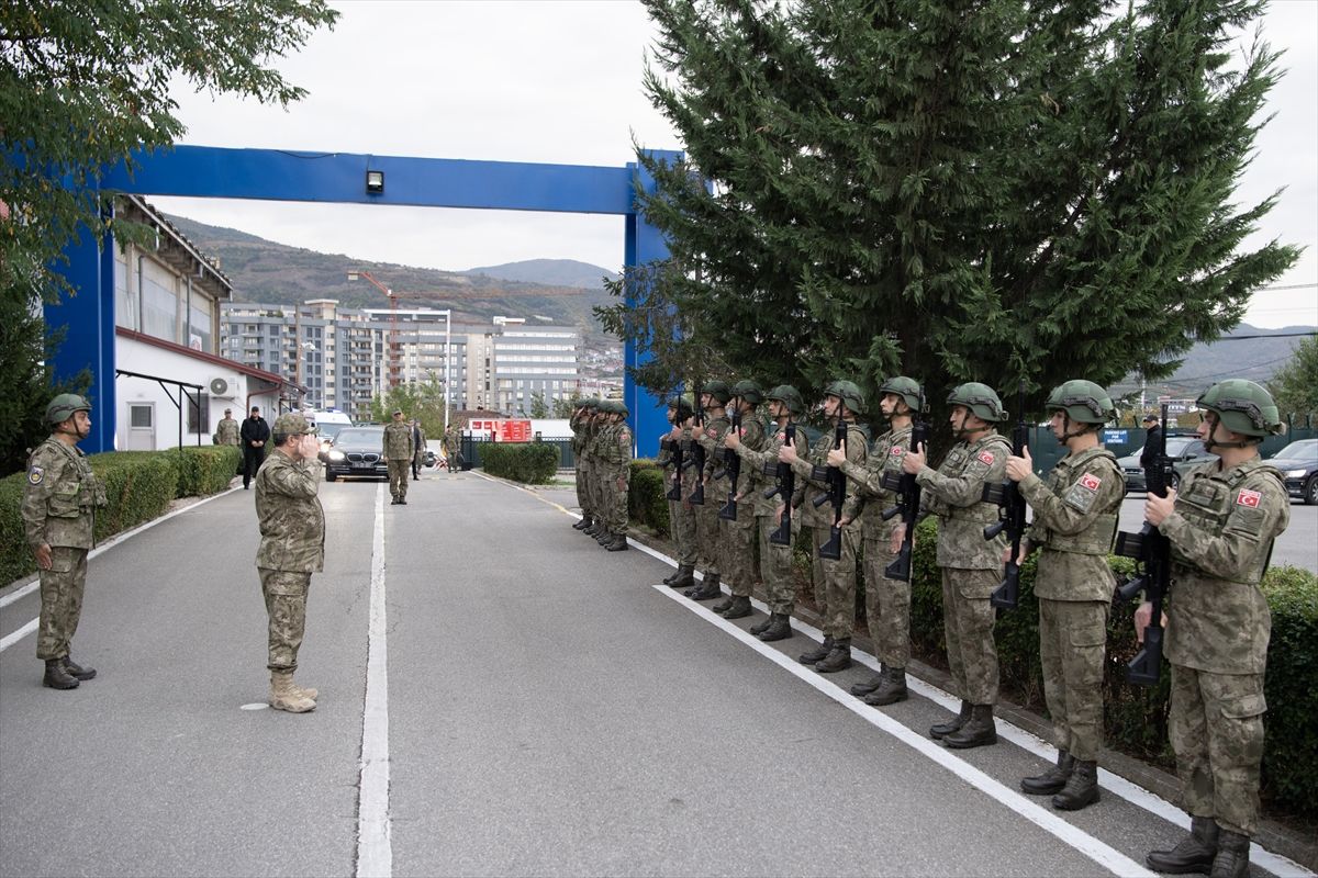 Genelkurmay Başkanı Orgeneral Bayraktaroğlu, Kosova'ya gitti