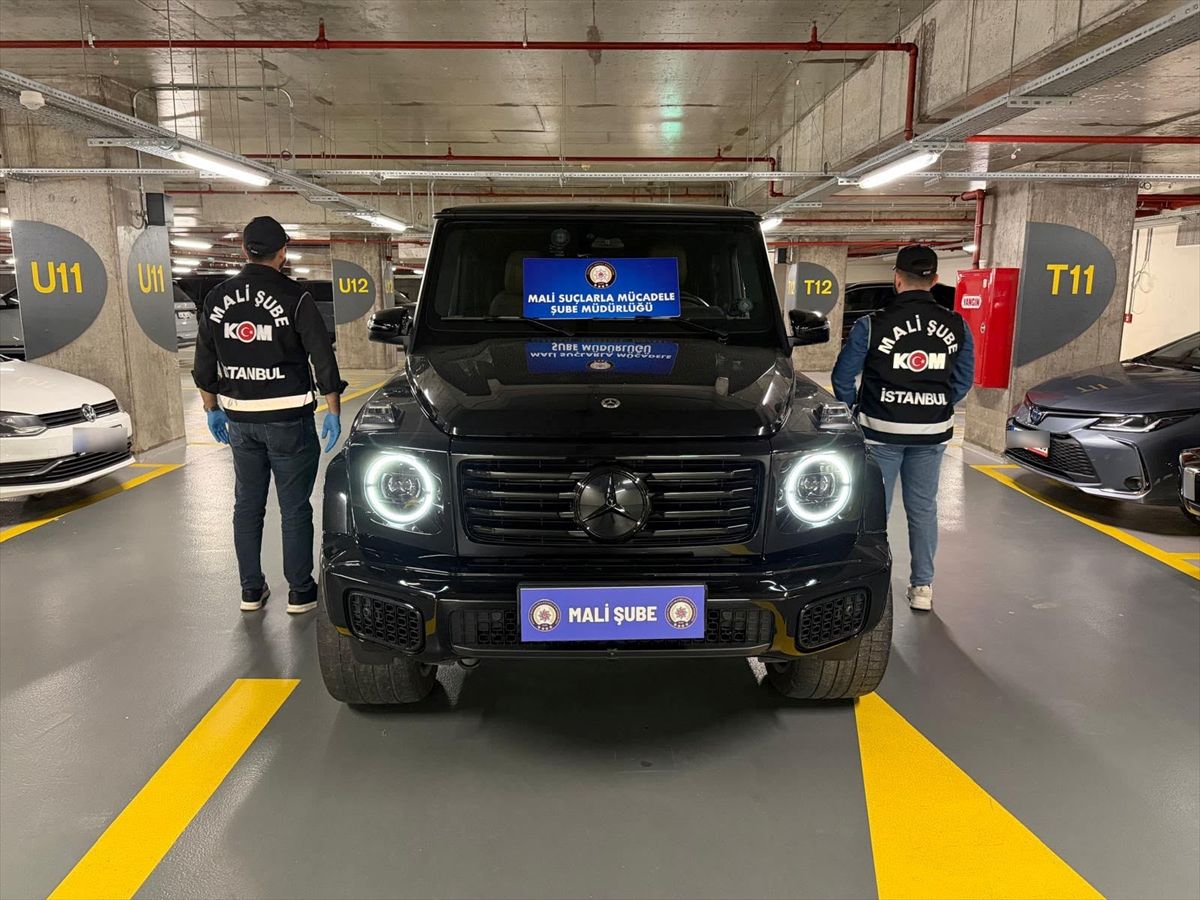 İstanbul'da 'kripto para dolandırıcılığı'ndan yakalanan şüphelinin eşine ait 9 araca el konuldu