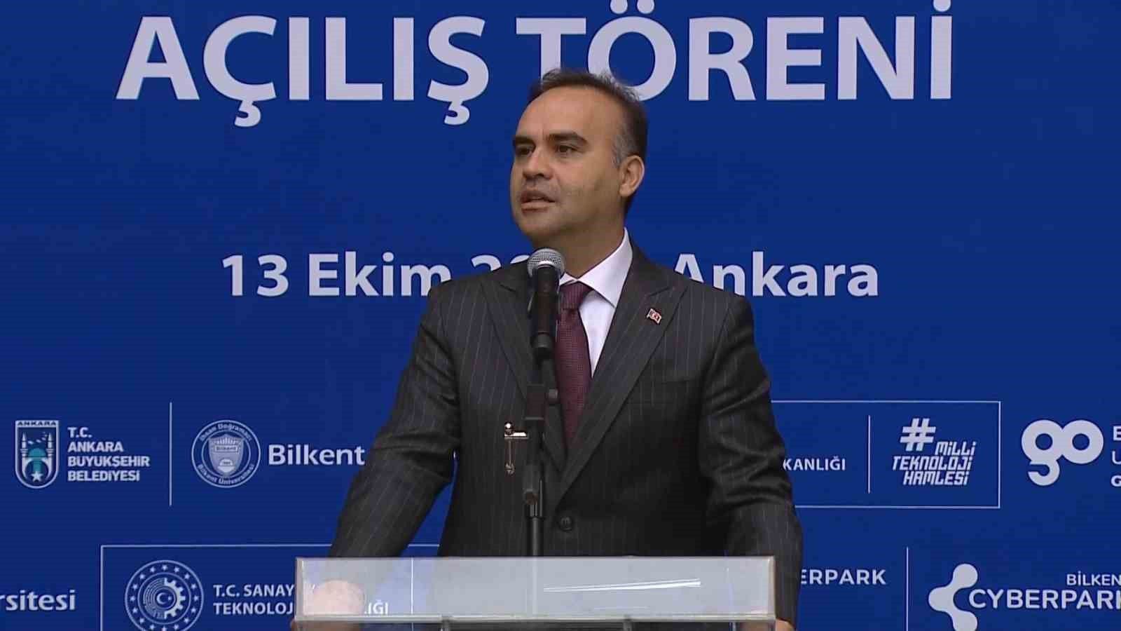 Bakan Kacır: 'Şirketlerini kuracak girişimcilerimize 1 milyon 350 bin lira yatırım imkanı sunuyoruz'