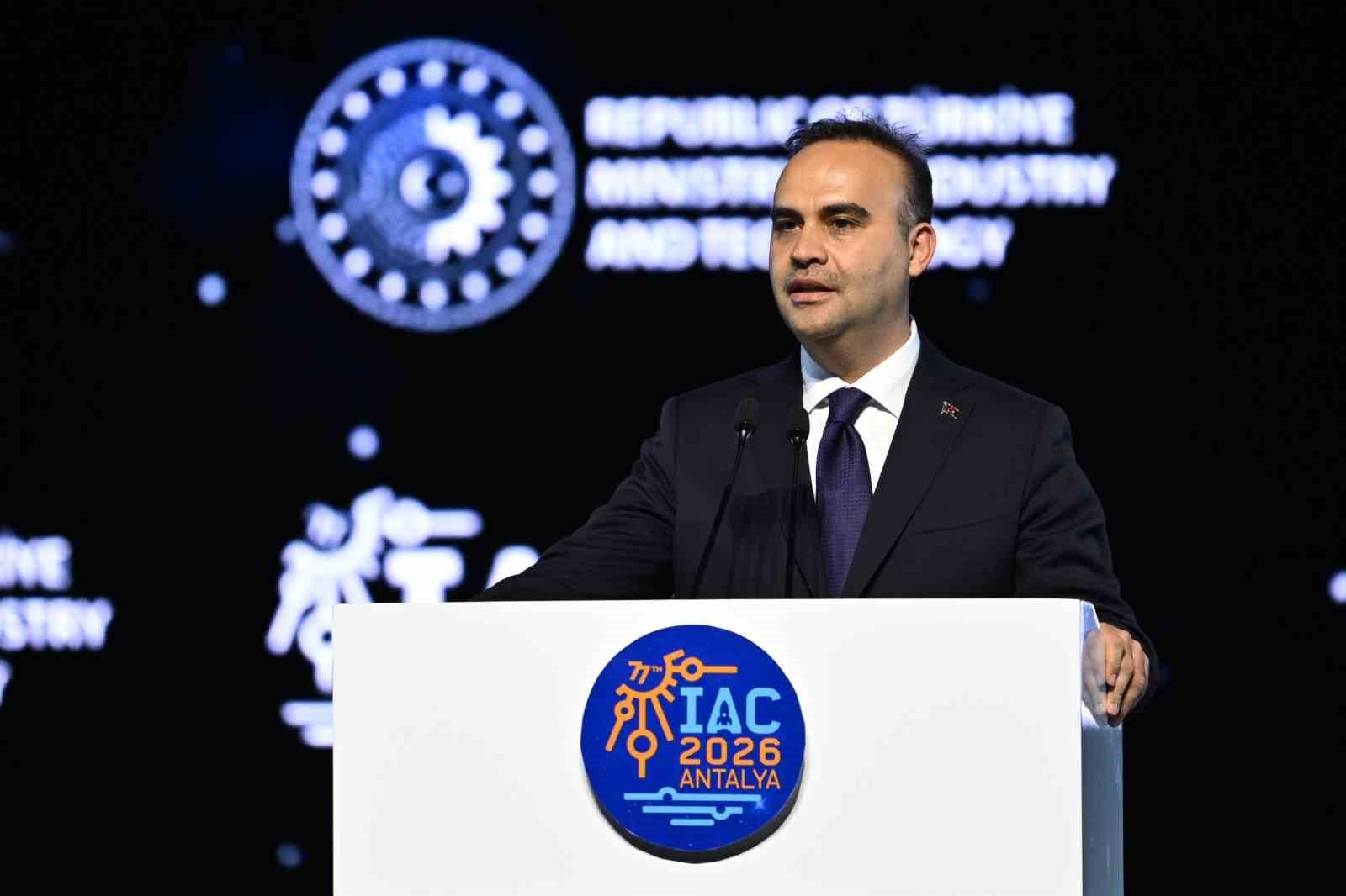 Bakan Kacır'dan Antalya'da uzay diplomasisi