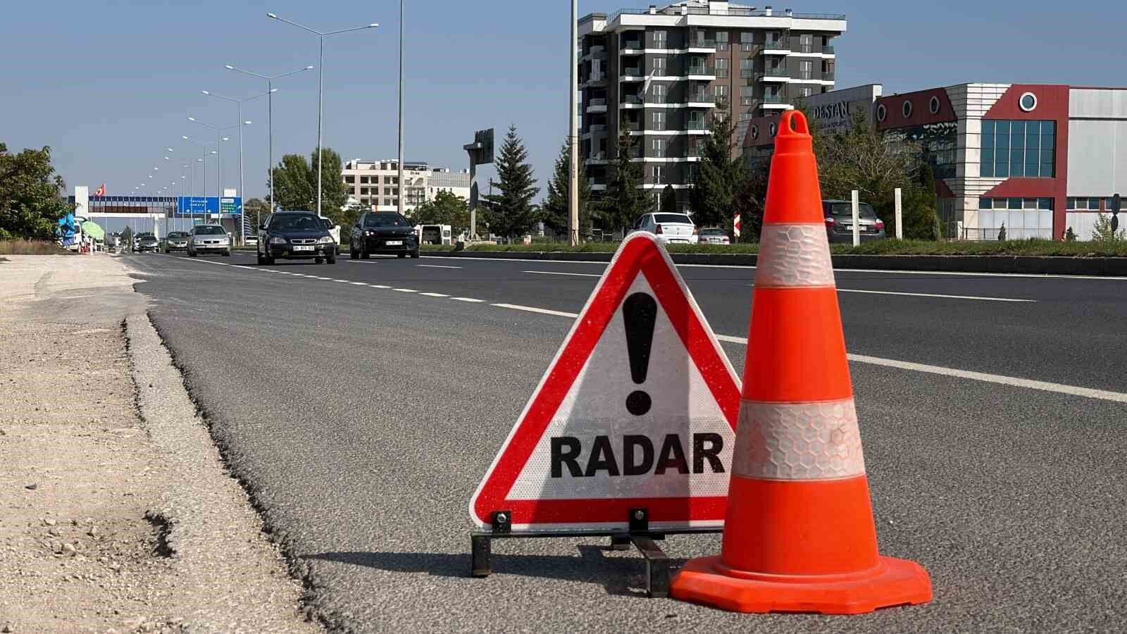 Bolu'da 'Trafiradar' affetmiyor: Hız sınırını aşan sürücülere 2 bin liradan 30 bin liraya kadar ceza