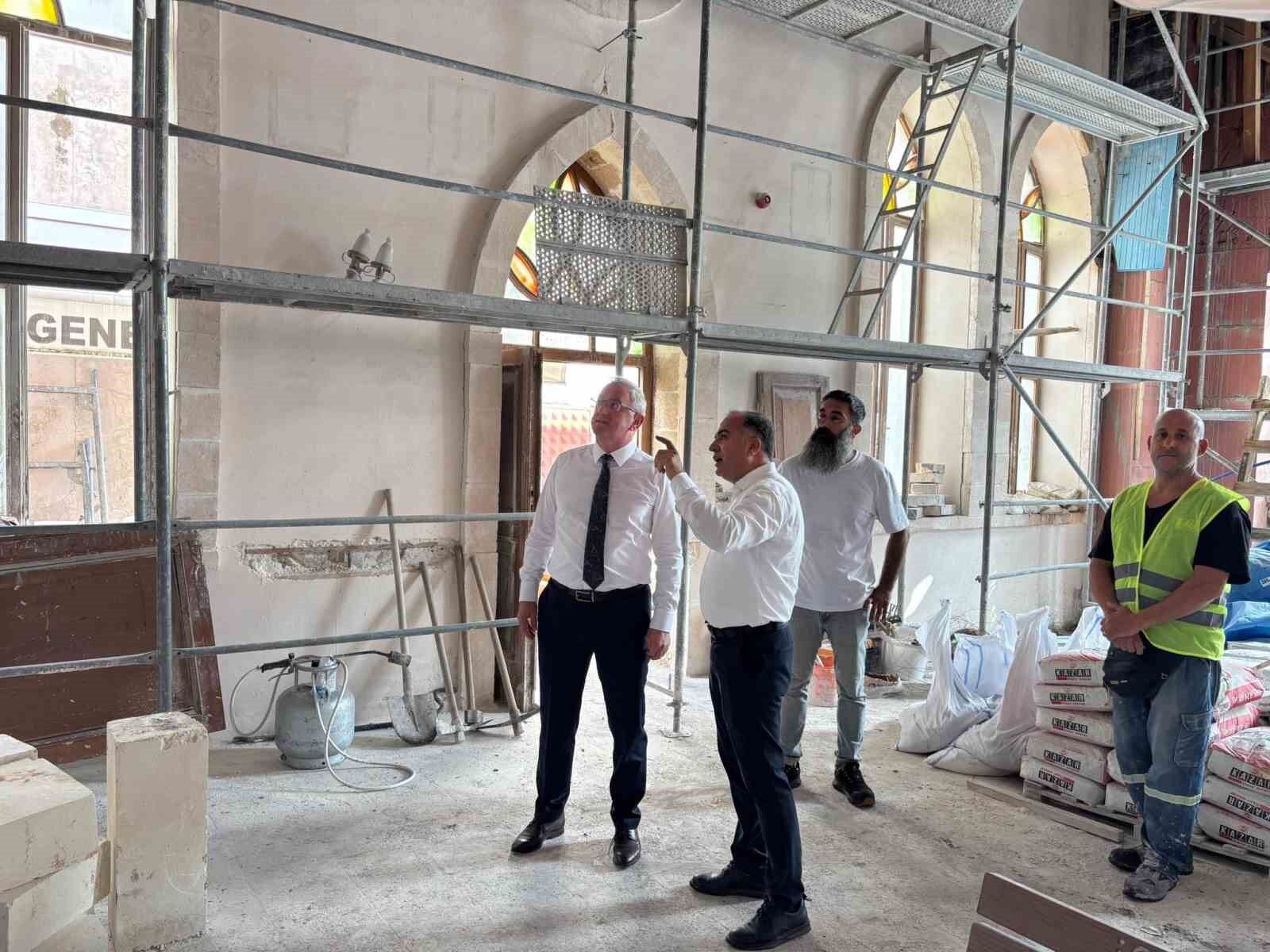 İskenderun'da tarihi kiliselerde restorasyon çalışmaları sürüyor
