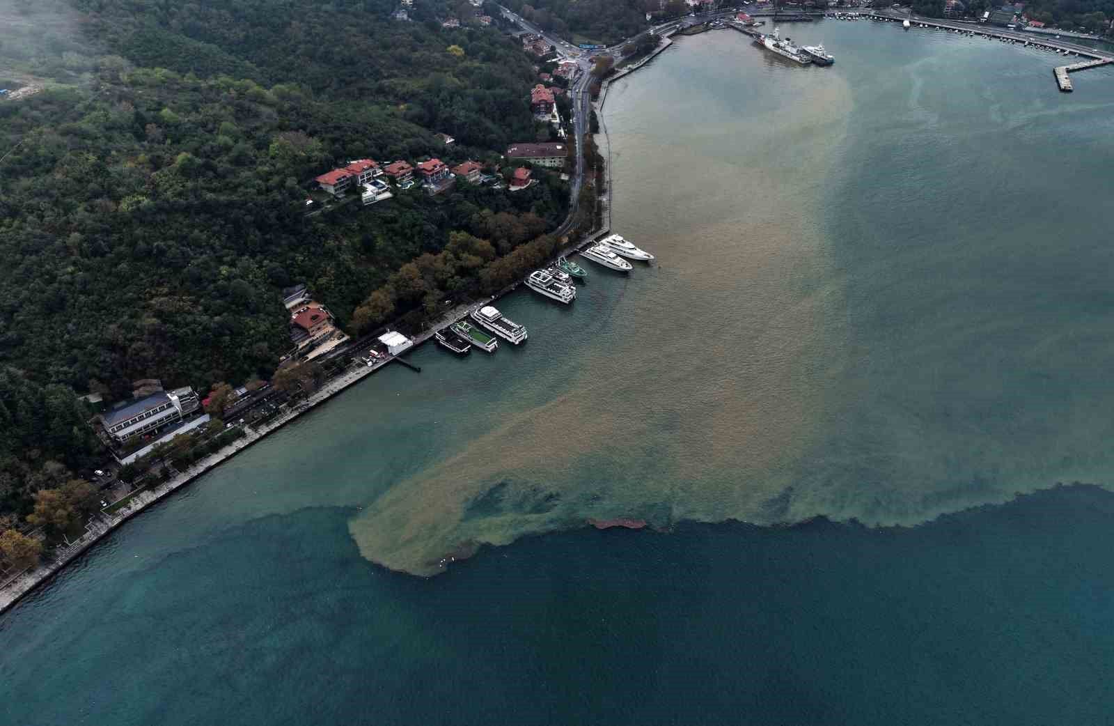 İstanbul'da yağmurun etkisiyle denizin rengi değişti: Boğaz'daki renk değişimi havadan görüntülendi