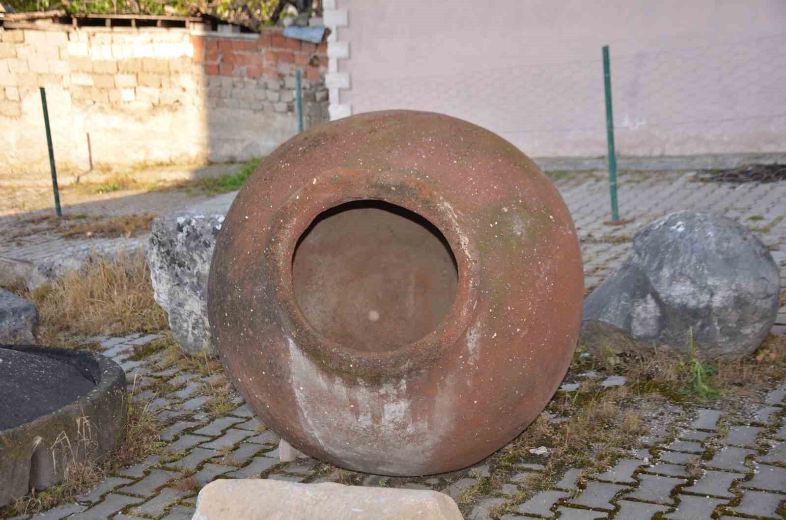 Kazı çalışmasında bulunan bin 800 yıllık küp, zamanında buzdolabı görevi görüyormuş