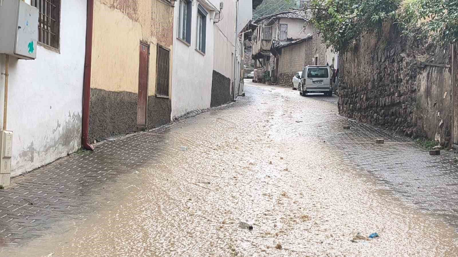 Tokat'ta kuvvetli sağanak yağış etkili oldu